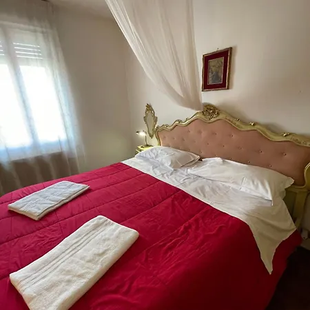 Liebeshotel Lovenice Center Royalclass *