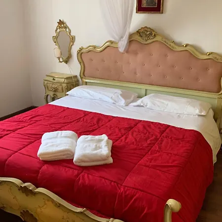 Liebeshotel Lovenice Center Royalclass *